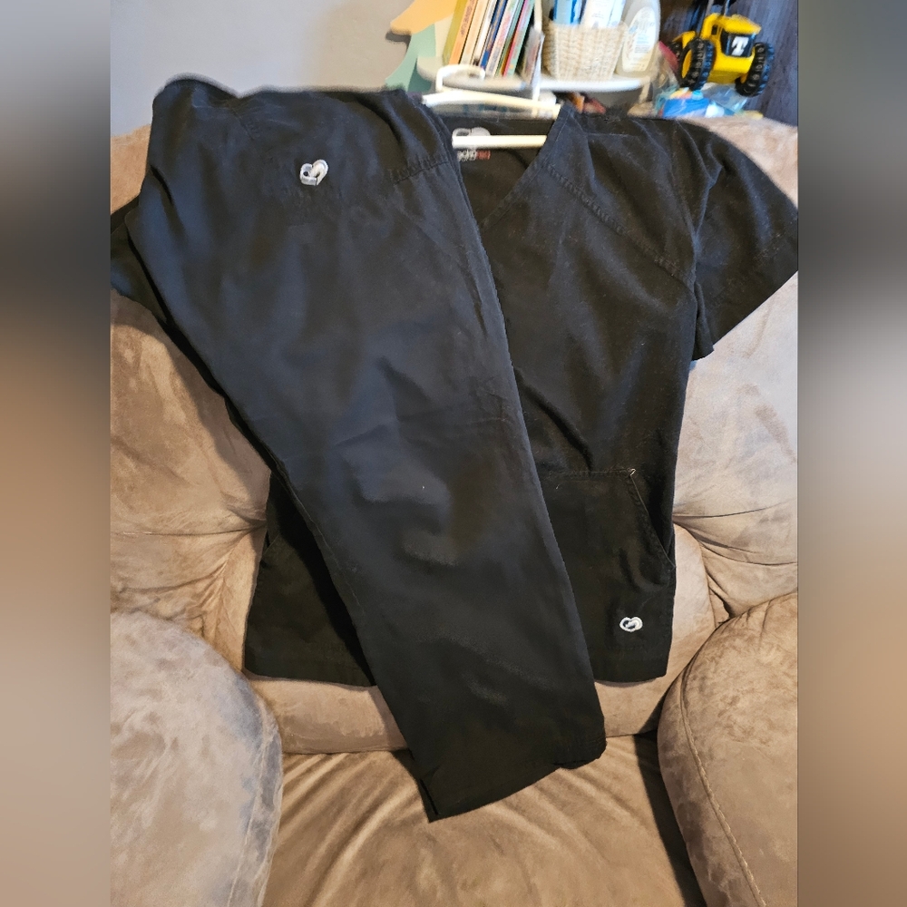 Ecko Red Black Scrub Top And Bottom